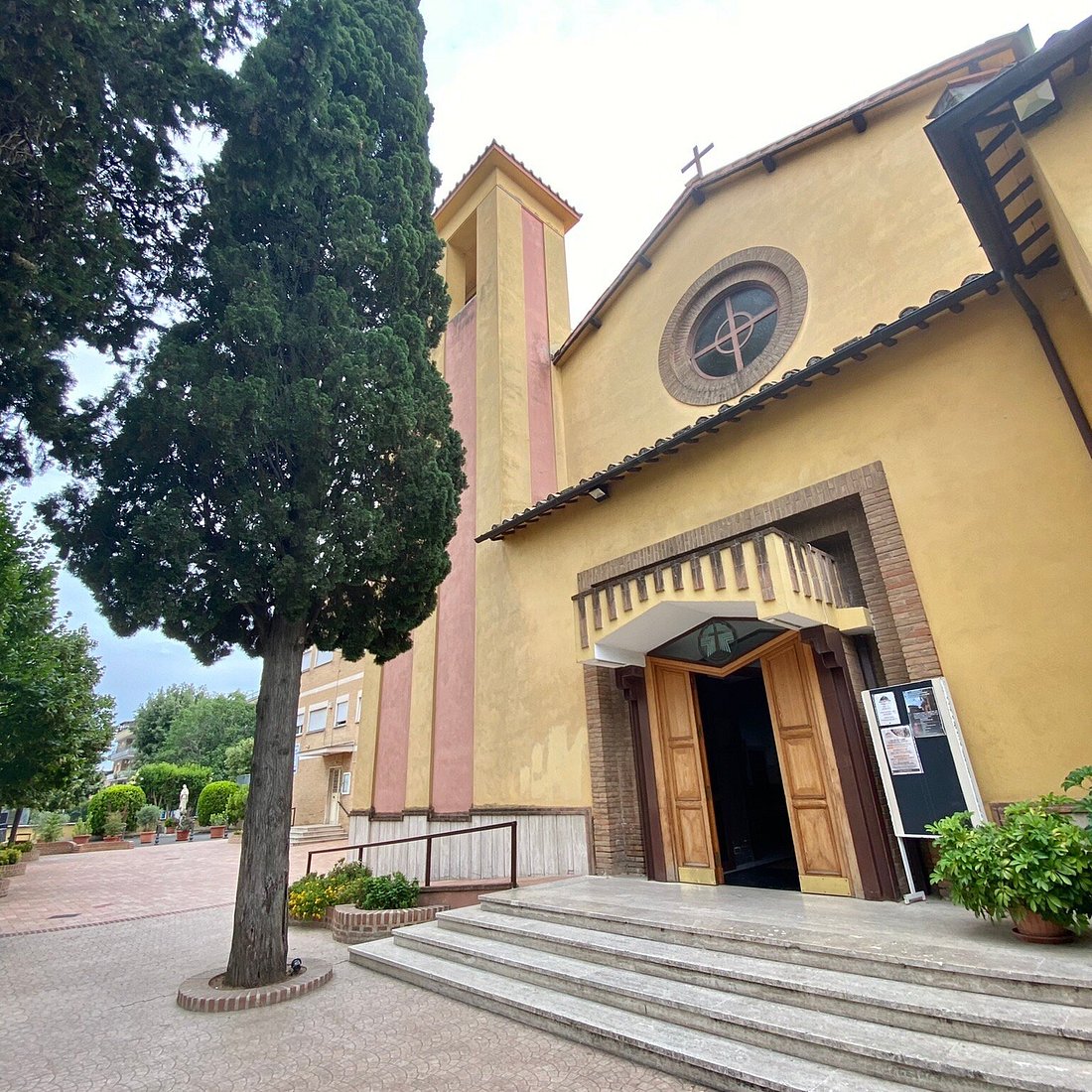 Foto della chiesa Parrocchia SS. Crocifisso - Roma